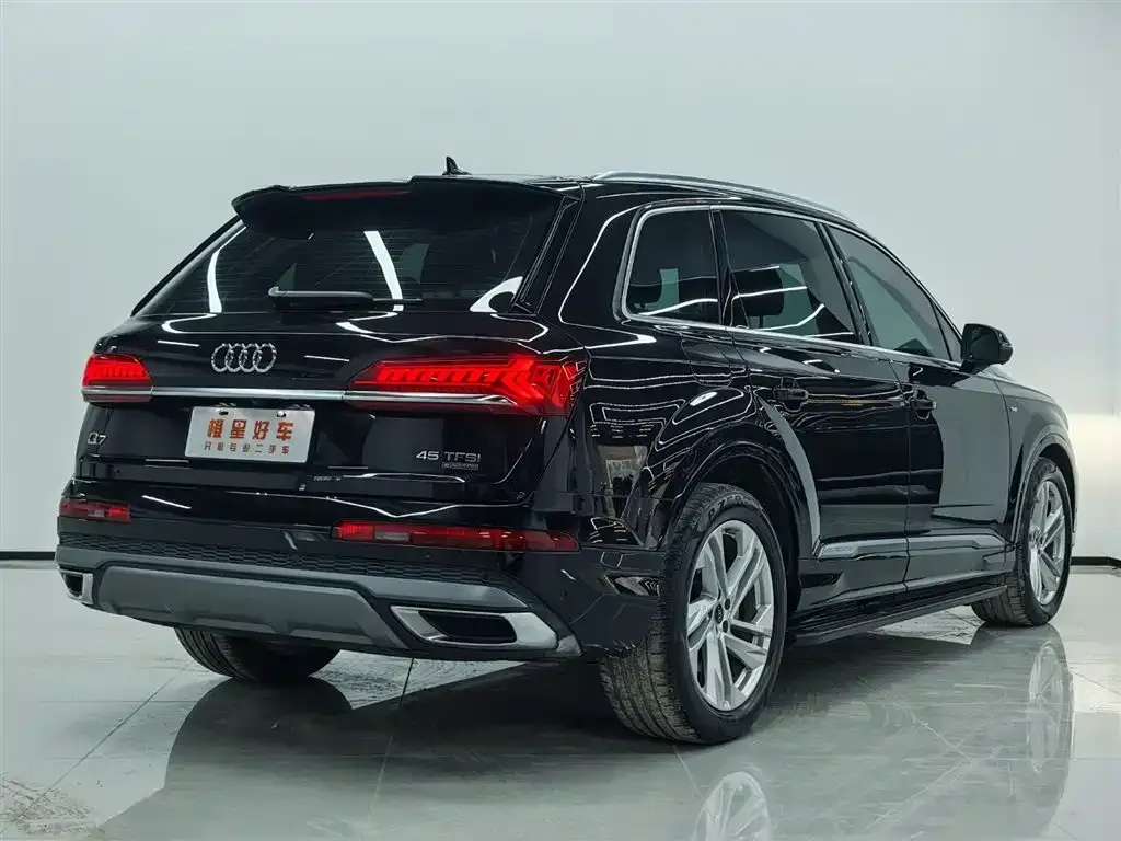 Audi Q7 — фото 8