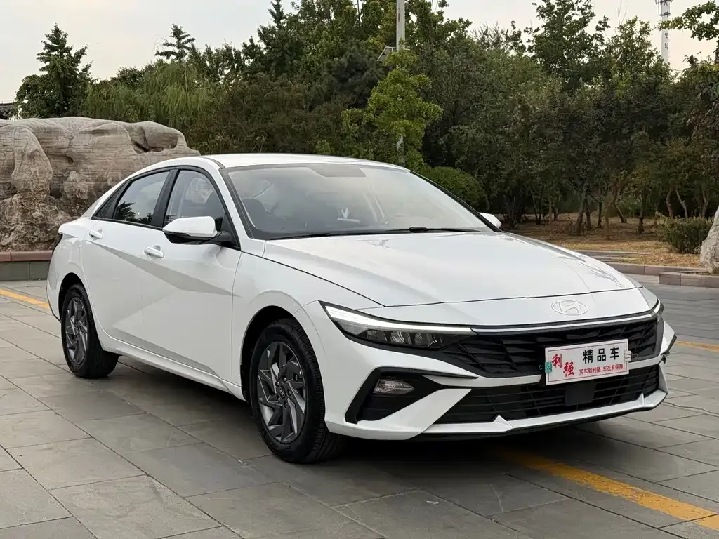Hyundai Elantra — фото 10