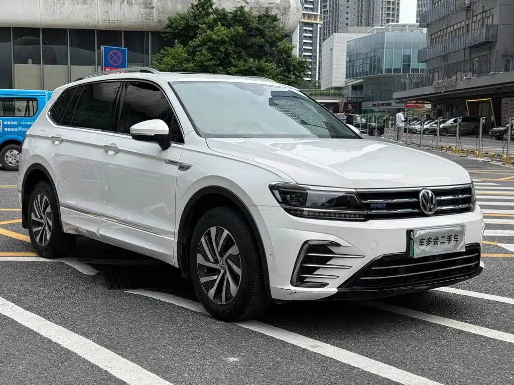 Volkswagen Tiguan L PHEV — фото 5