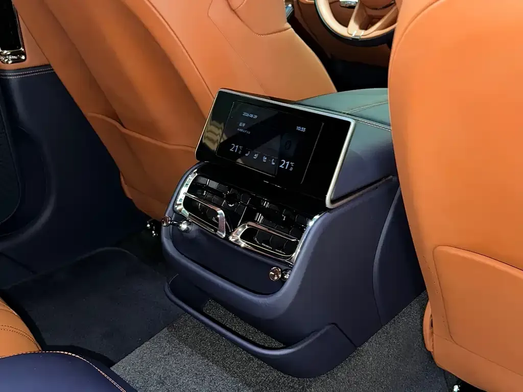 Bentley Flying Spur — фото 3