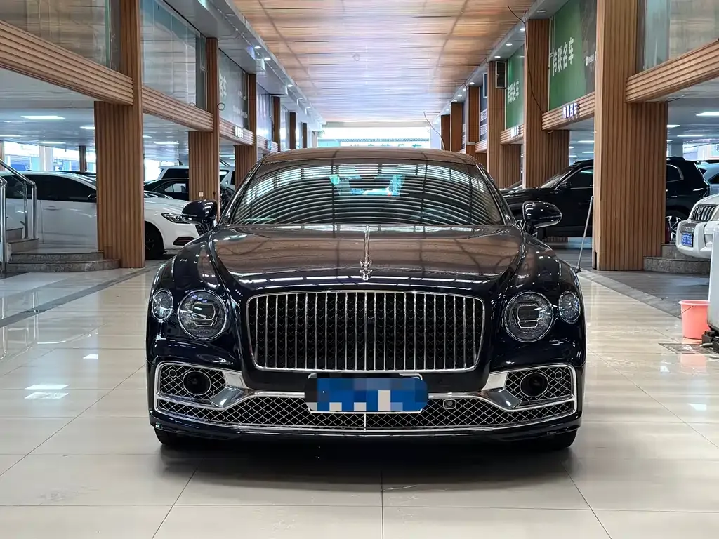 Bentley Flying Spur — фото 10