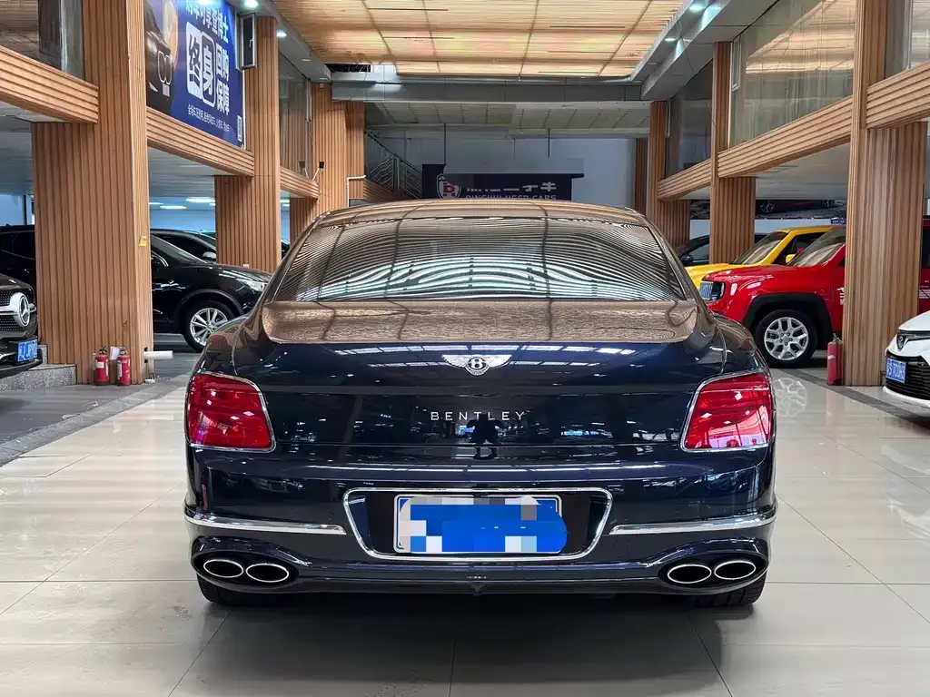 Bentley Flying Spur — фото 4