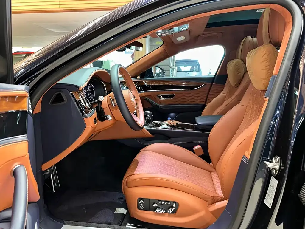 Bentley Flying Spur — фото 9