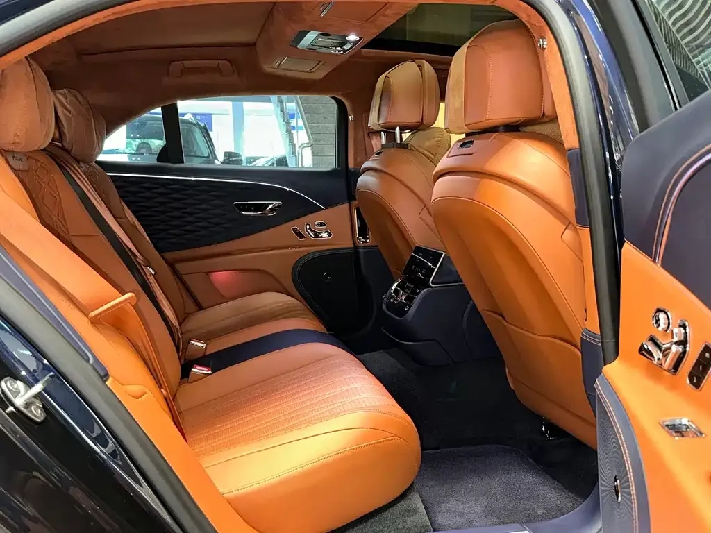 Bentley Flying Spur — фото 6