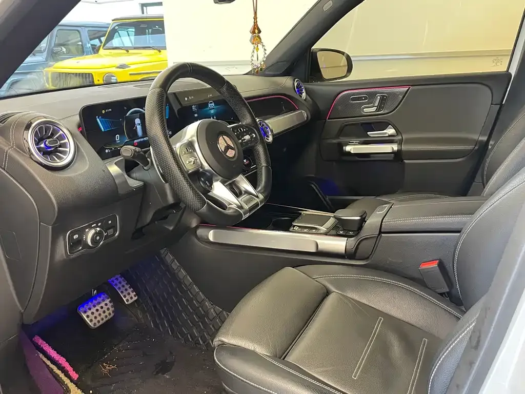 Mercedes-Benz GLB AMG — фото 10