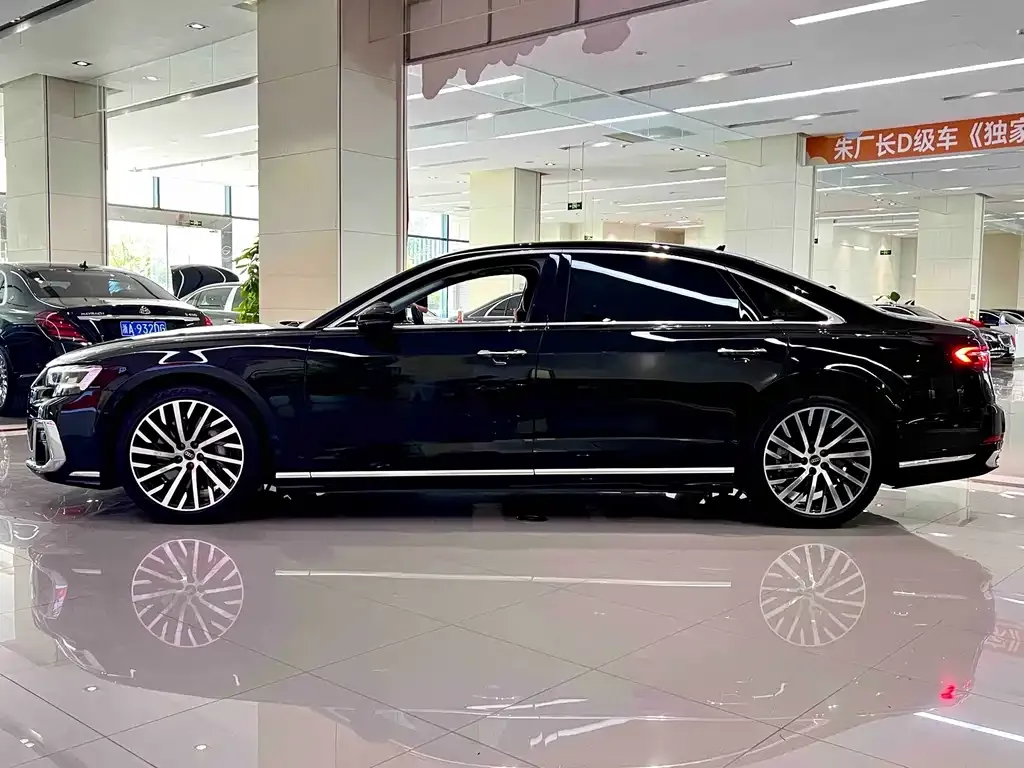 Audi A8 — фото 2
