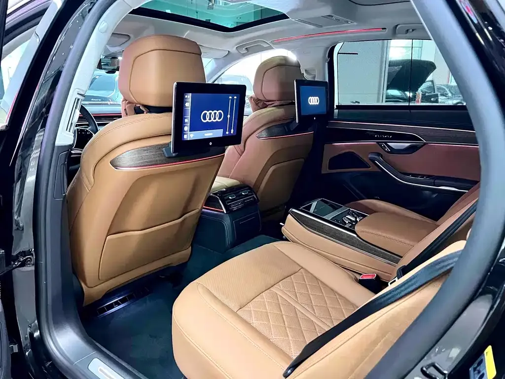 Audi A8 — фото 8