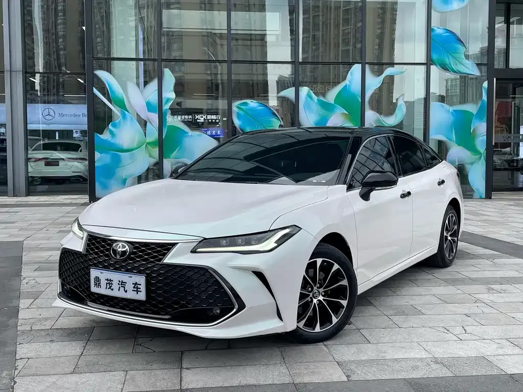 Toyota Avalon — фото 1