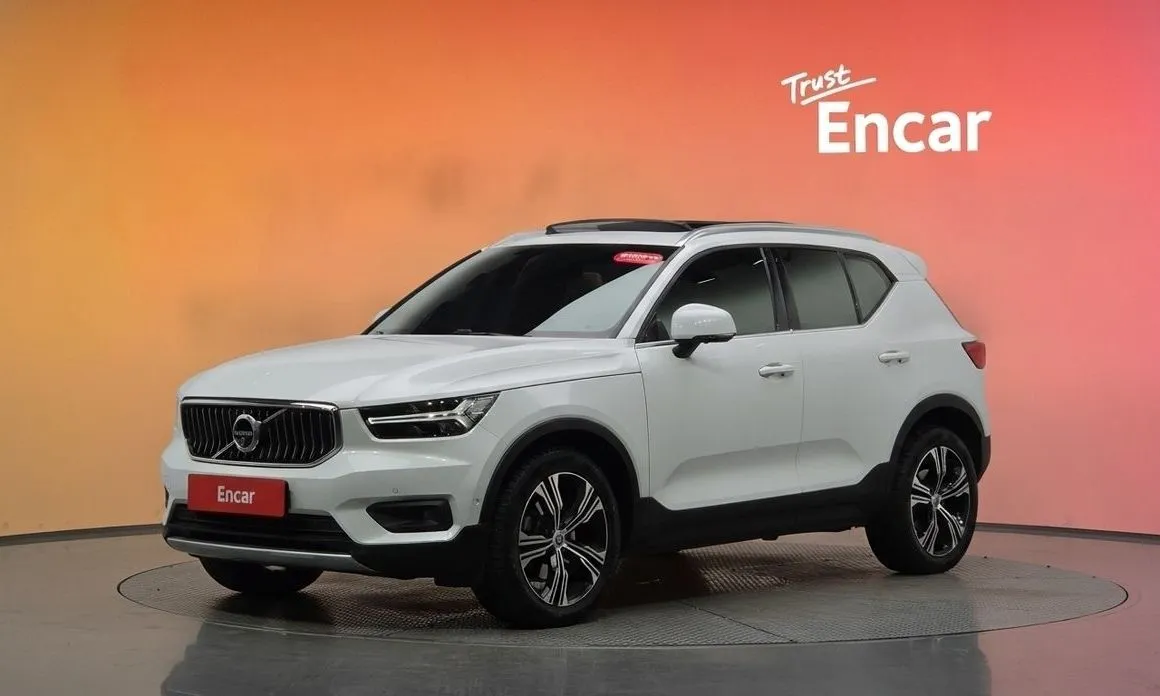 Volvo XC40 — фото 1