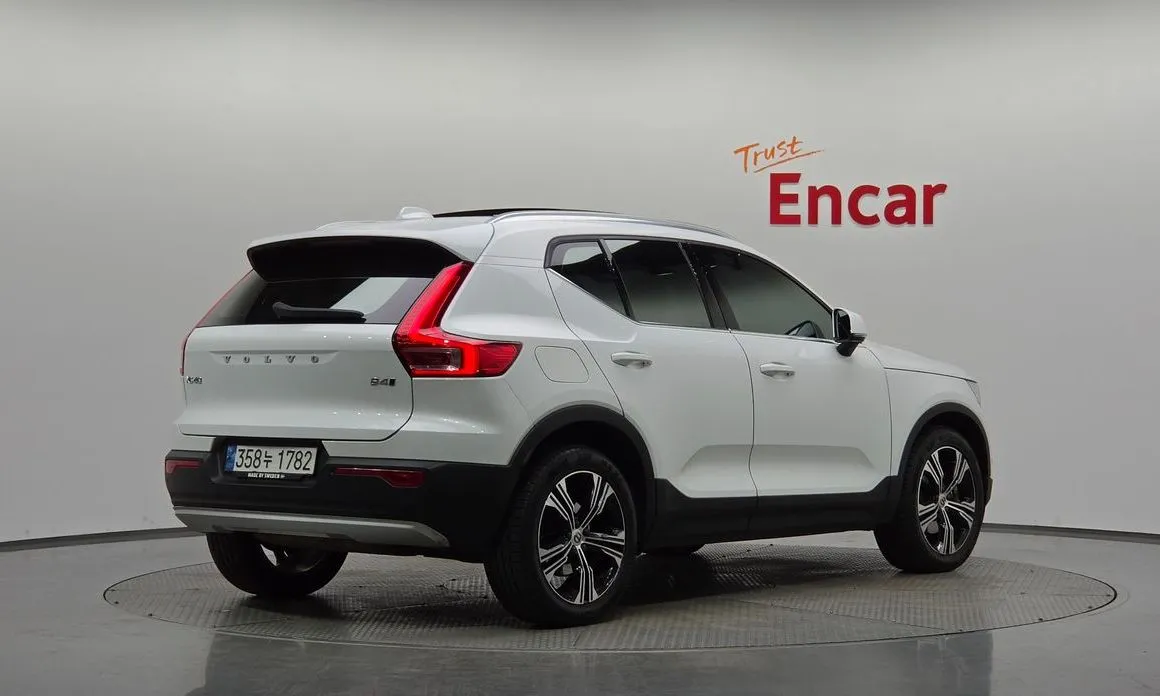 Volvo XC40 — фото 5