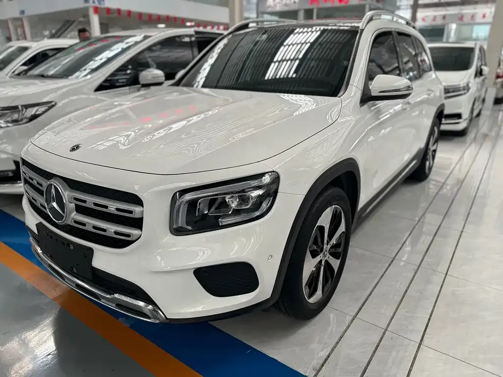 Mercedes-Benz GLB — фото 1