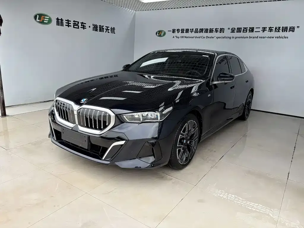 BMW 5 Series — фото 1