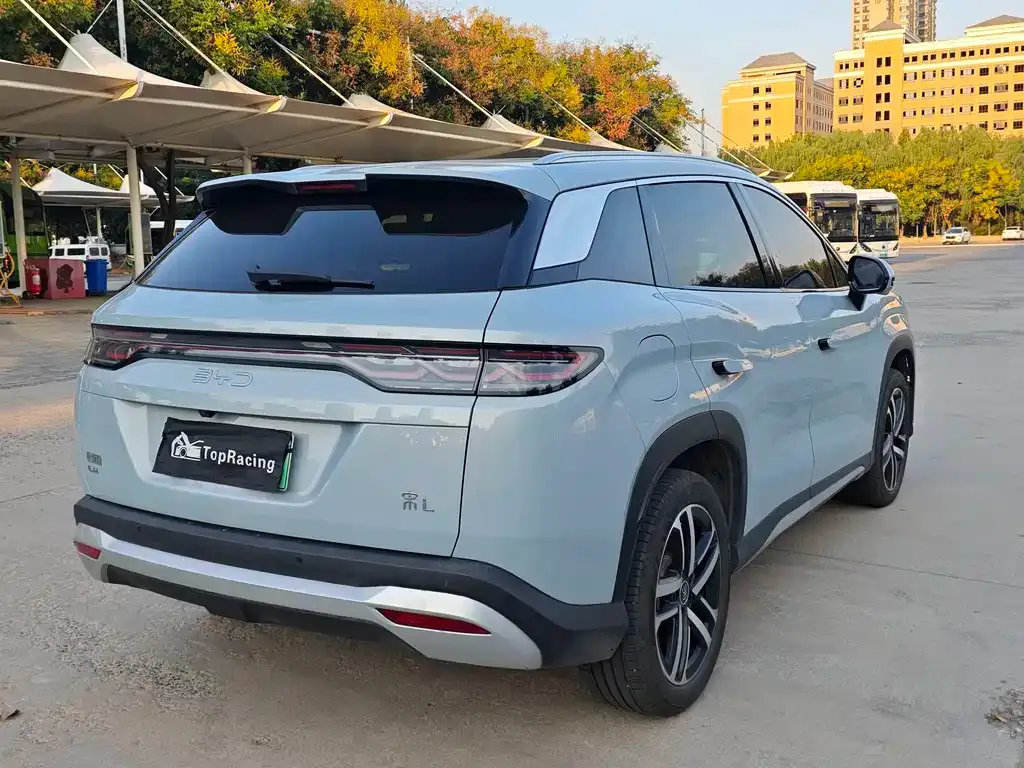 BYD L DM-i — фото 10