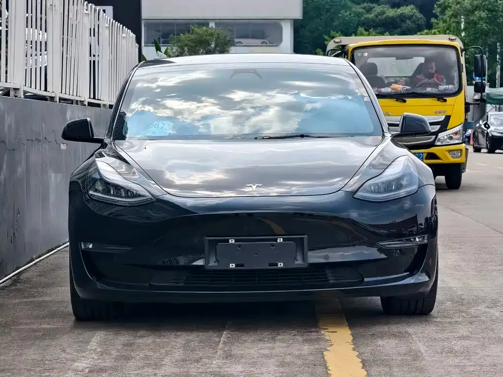 Tesla Model 3 — фото 8