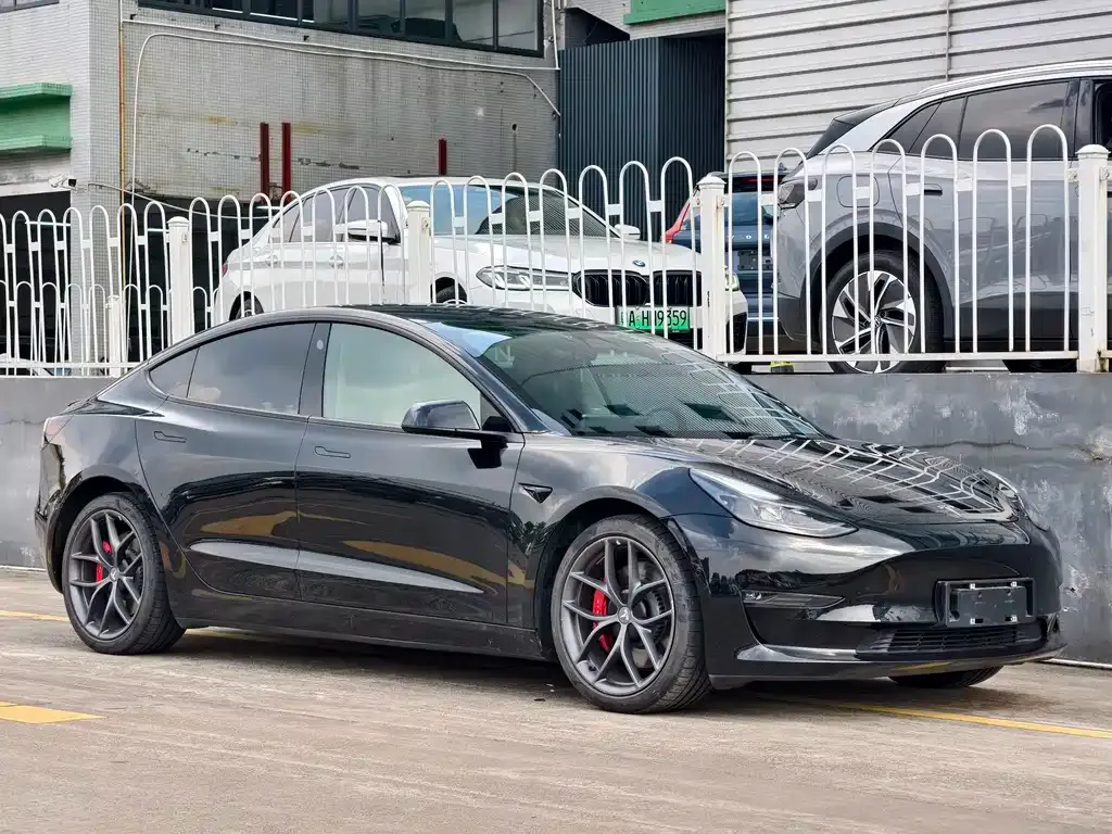 Tesla Model 3 — фото 5