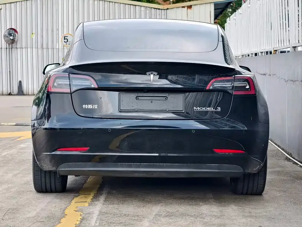 Tesla Model 3 — фото 3