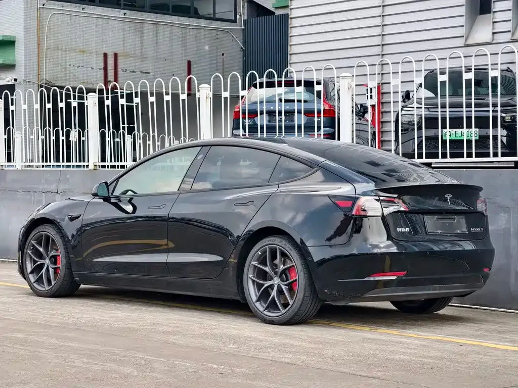 Tesla Model 3 — фото 6