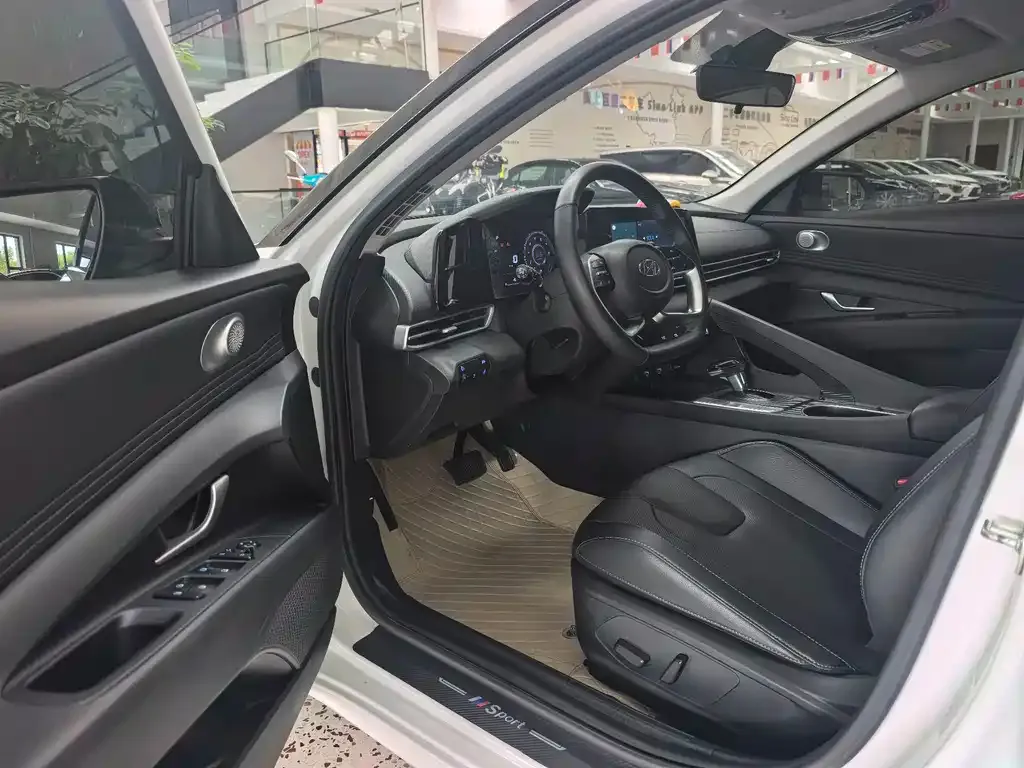 Hyundai Elantra — фото 2