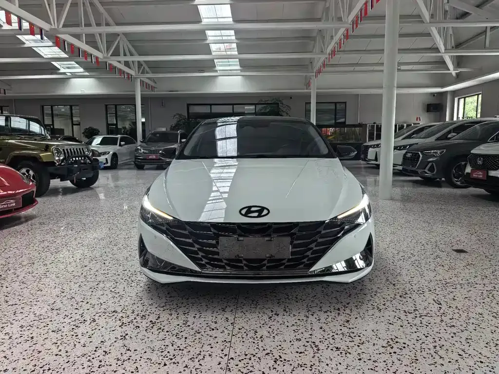 Hyundai Elantra — фото 8