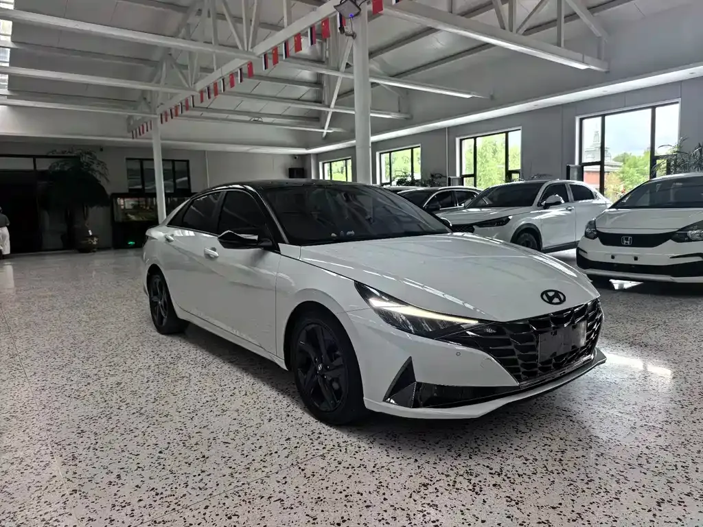 Hyundai Elantra — фото 9