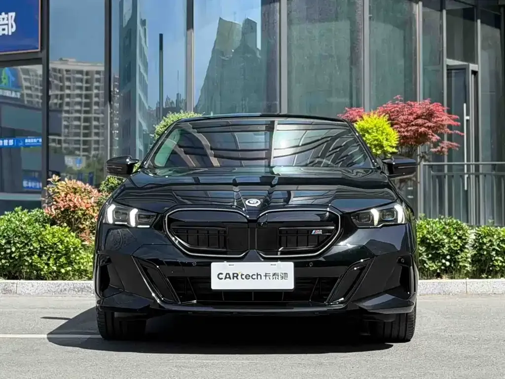 BMW 5 Series — фото 10