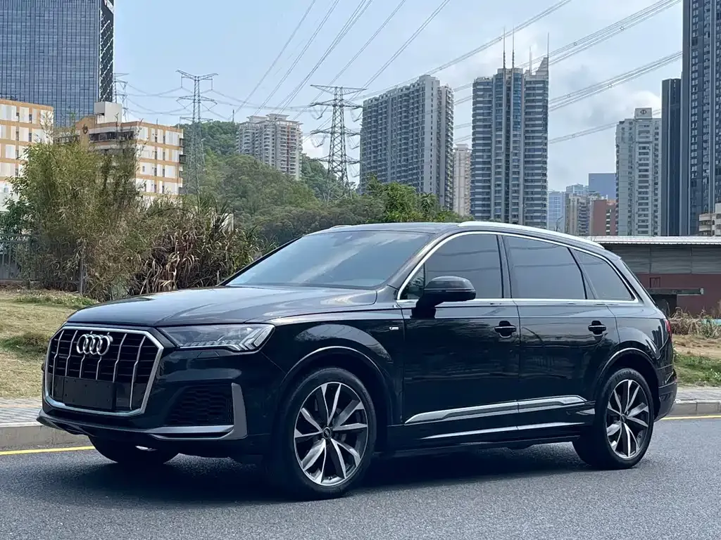 Audi Q7 — фото 1