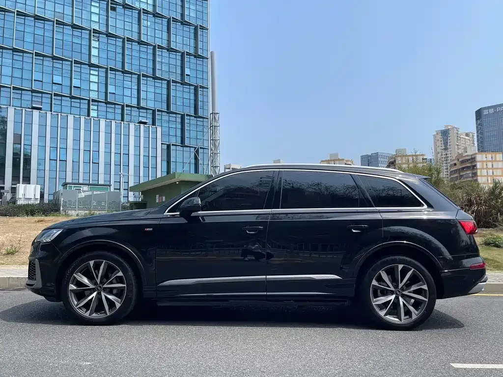 Audi Q7 — фото 7