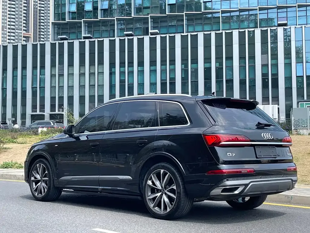 Audi Q7 — фото 6