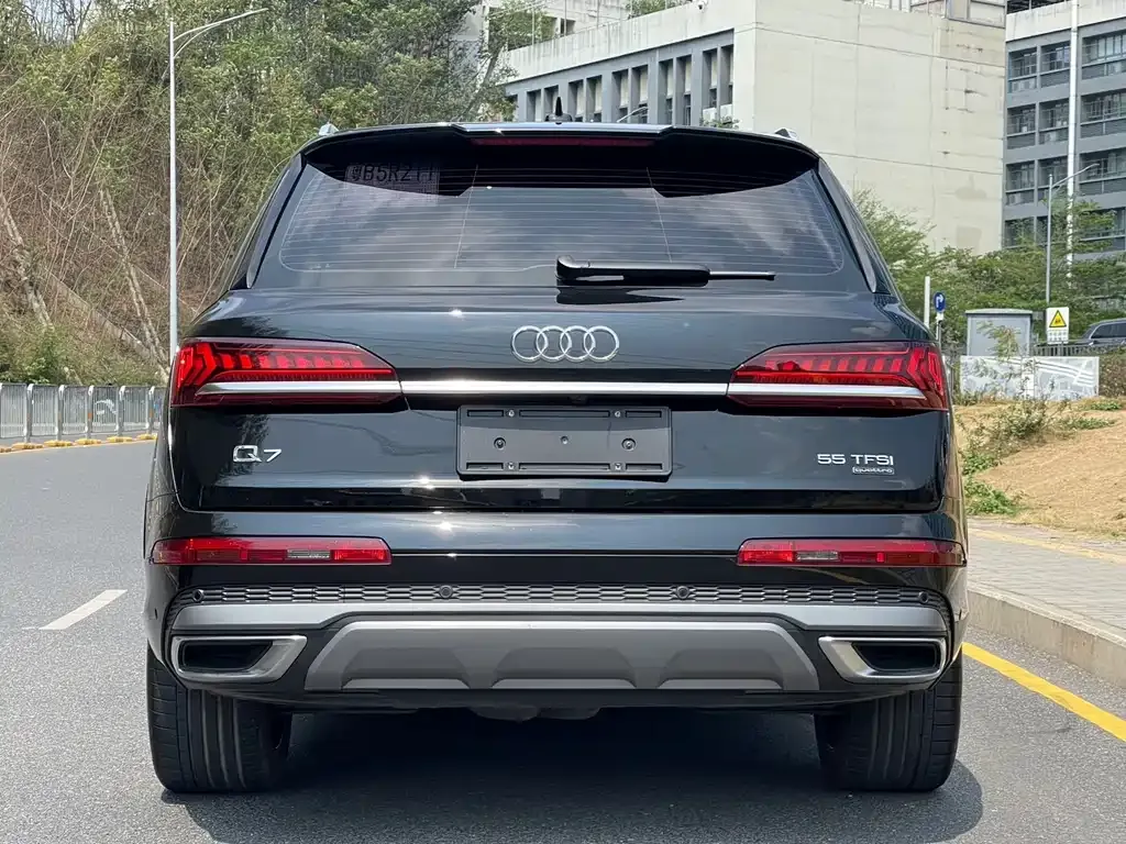 Audi Q7 — фото 10