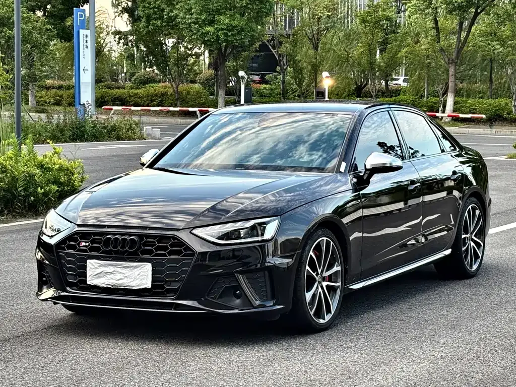 Audi S4 — фото 1