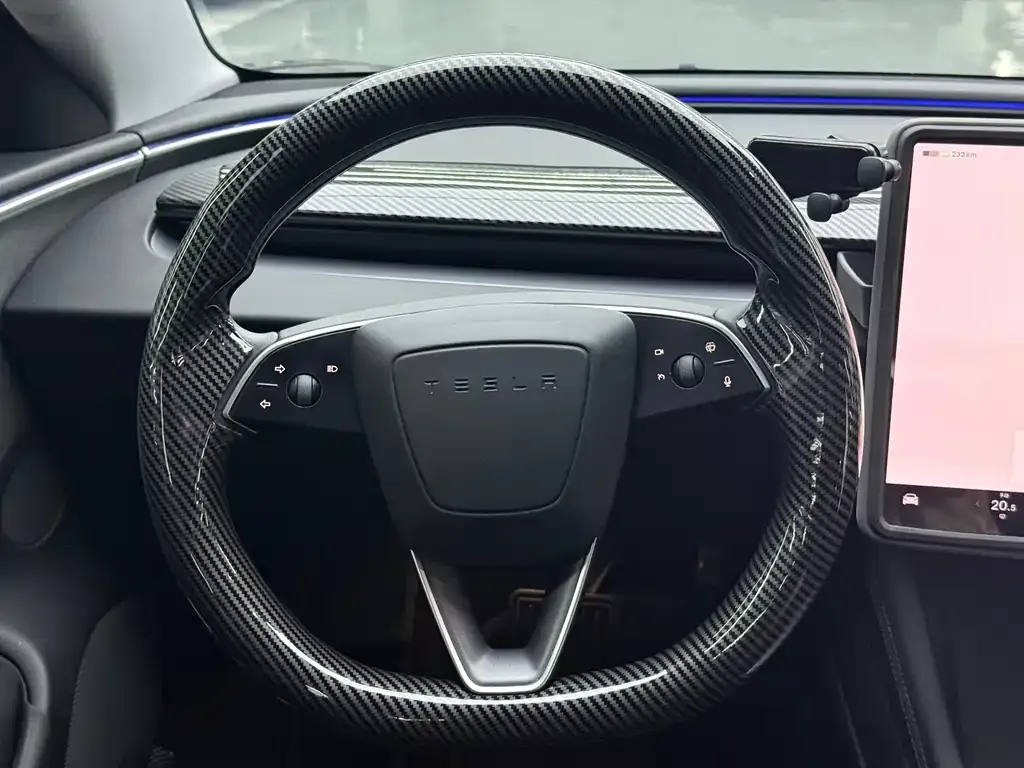 Tesla Model 3 — фото 5