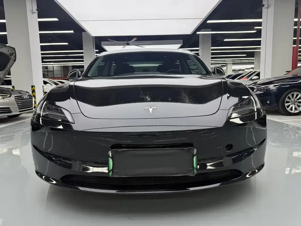 Tesla Model 3 — фото 4