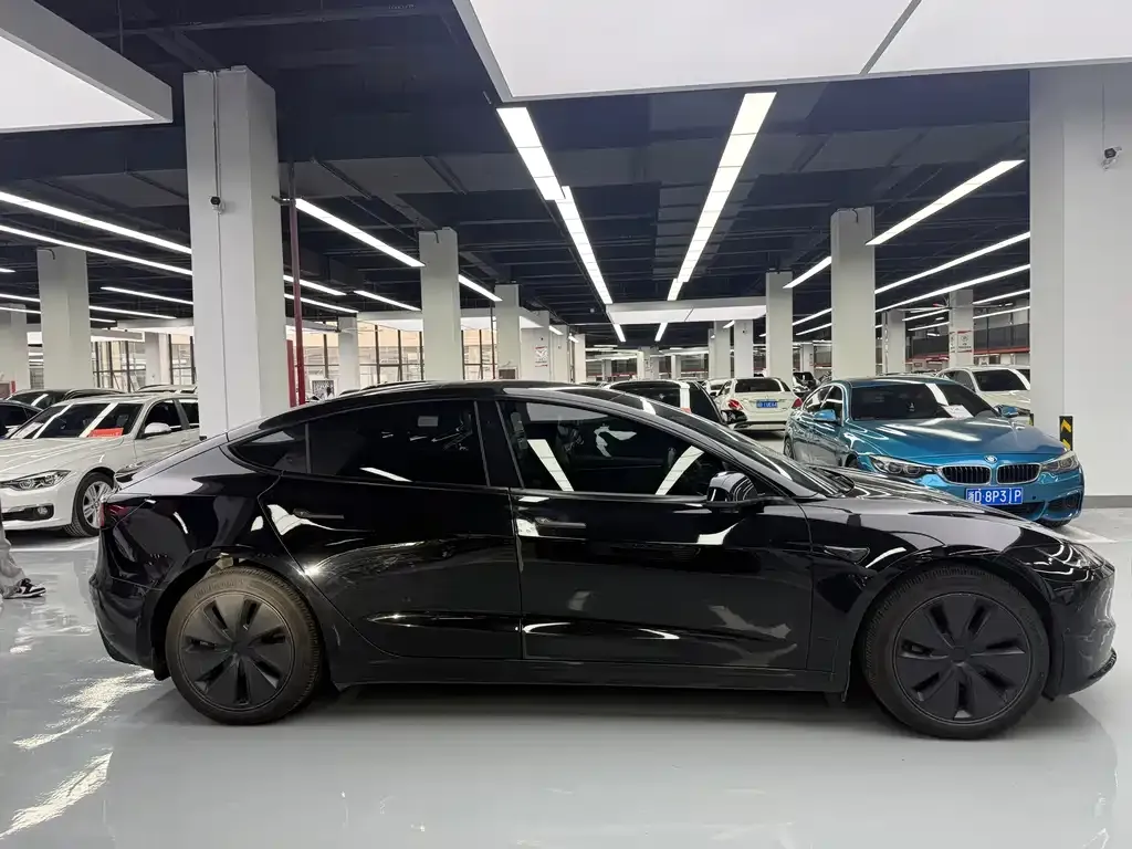 Tesla Model 3 — фото 7
