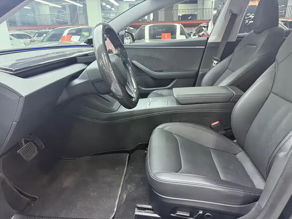 Tesla Model 3 — фото 10