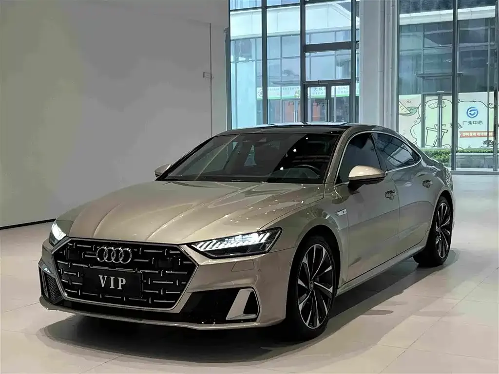 Audi A7L — фото 1