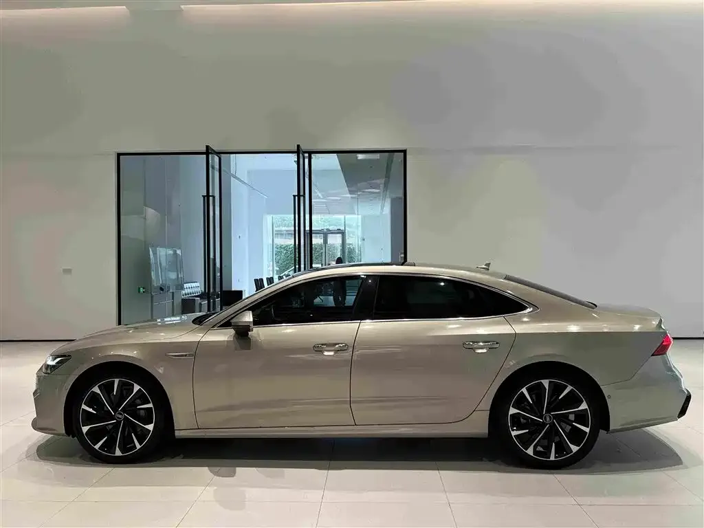 Audi A7L — фото 2