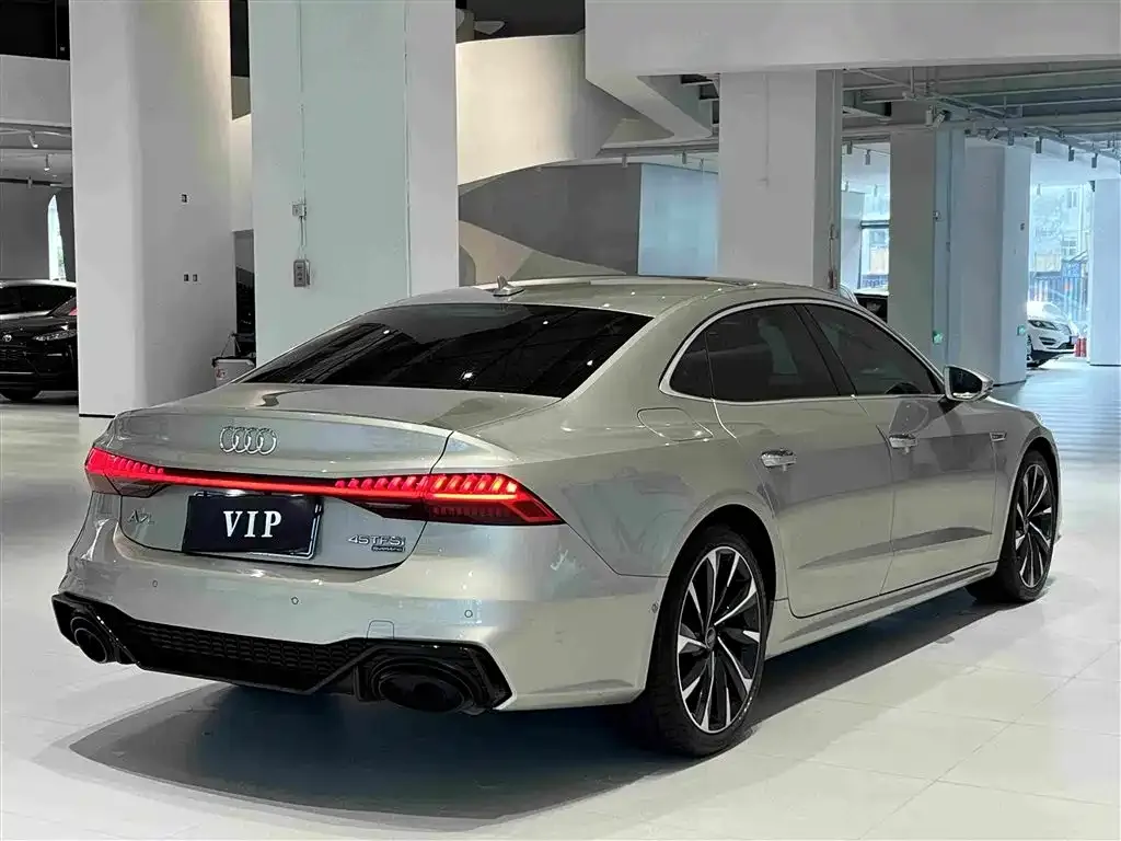 Audi A7L — фото 5