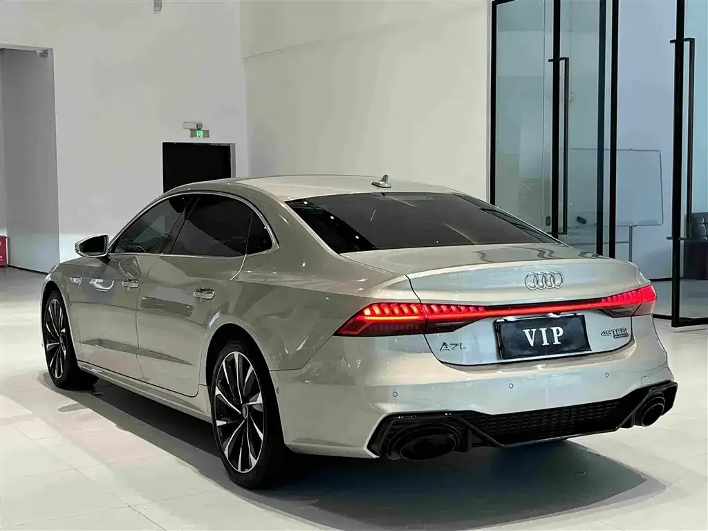 Audi A7L — фото 6