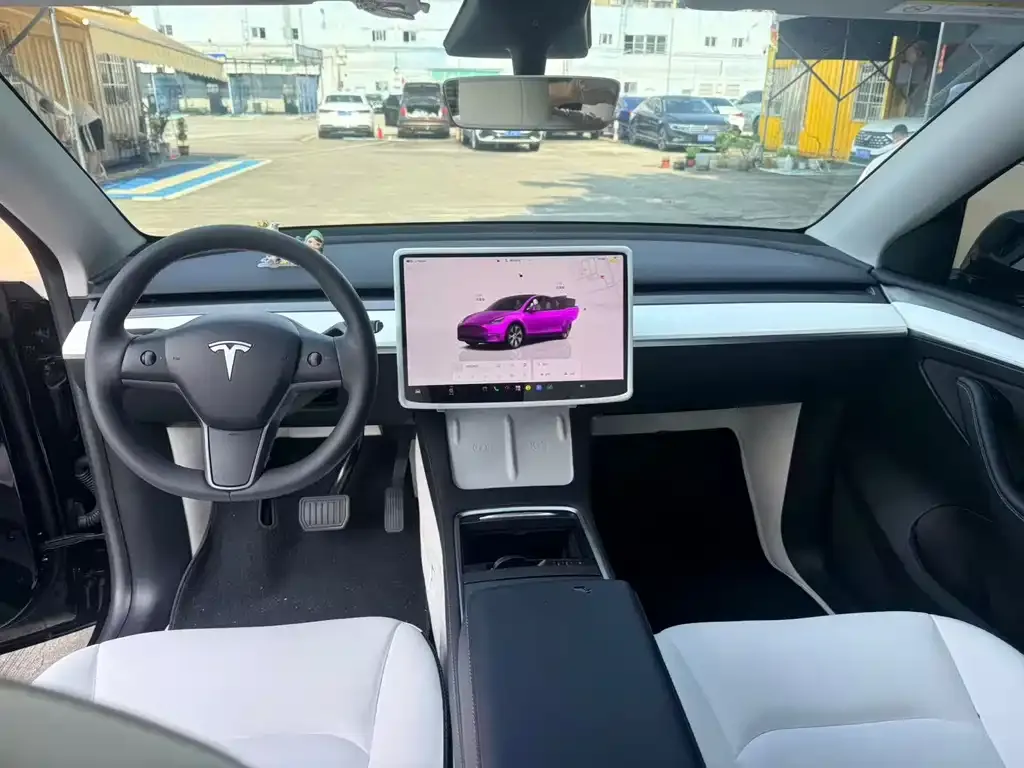 Tesla Model Y — фото 9