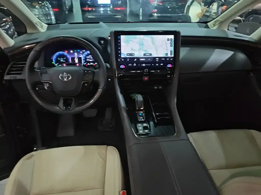 Toyota Alphard — фото 10