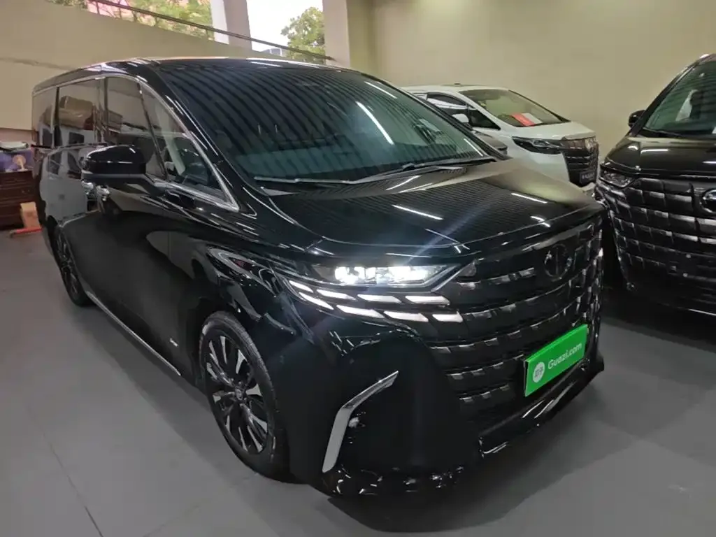 Toyota Alphard — фото 4
