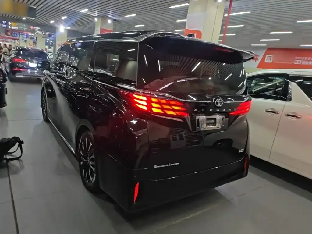 Toyota Alphard — фото 6