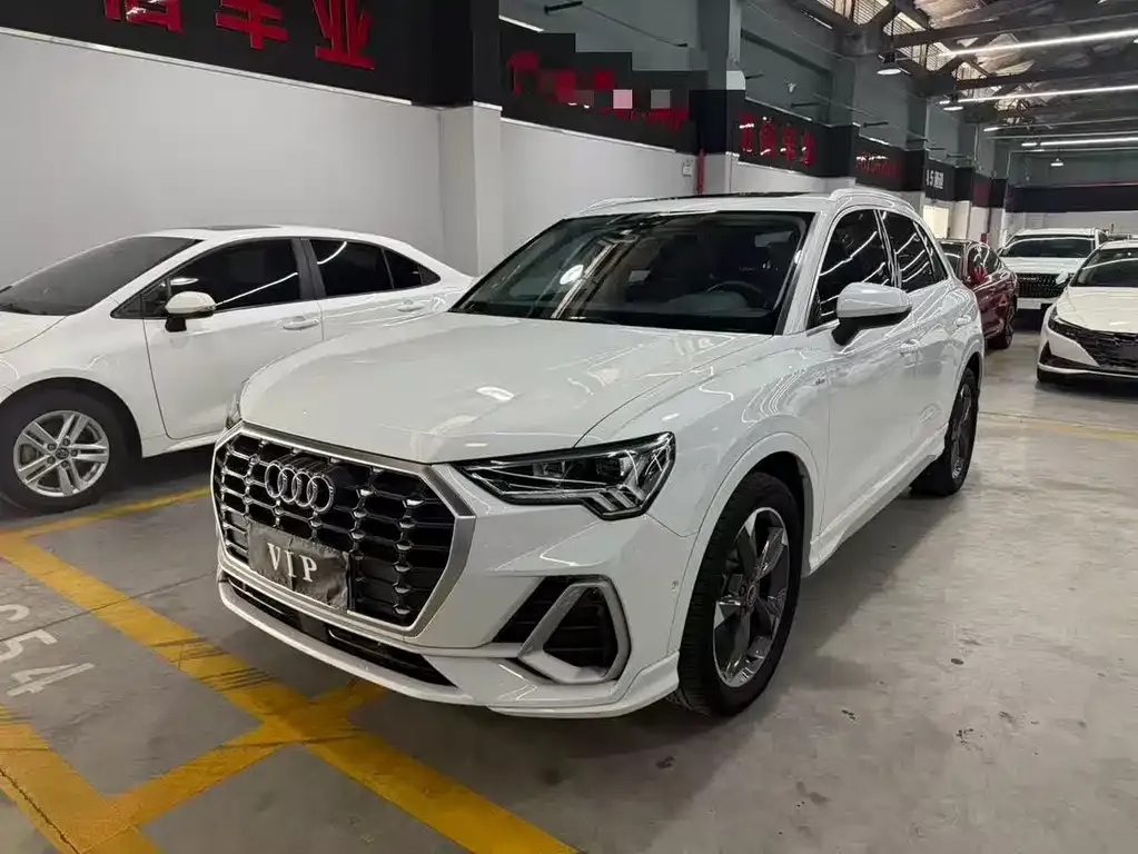 Audi Q3 — фото 1