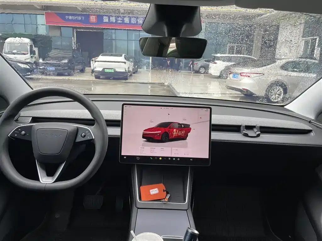 Tesla Model Y — фото 3