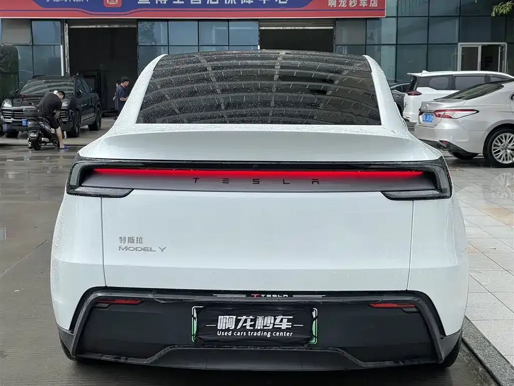 Tesla Model Y — фото 8