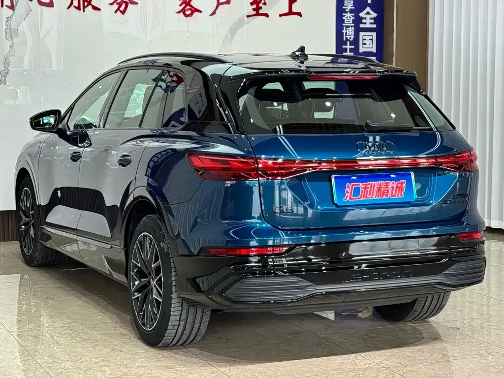 Audi Q5 e-tron — фото 10