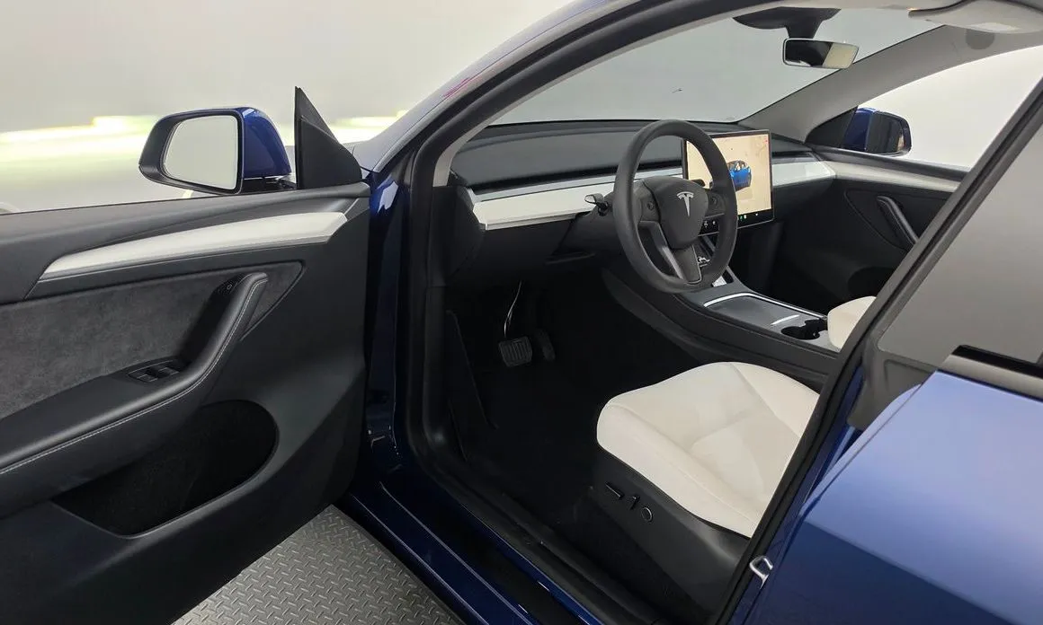 Tesla Model Y — фото 8