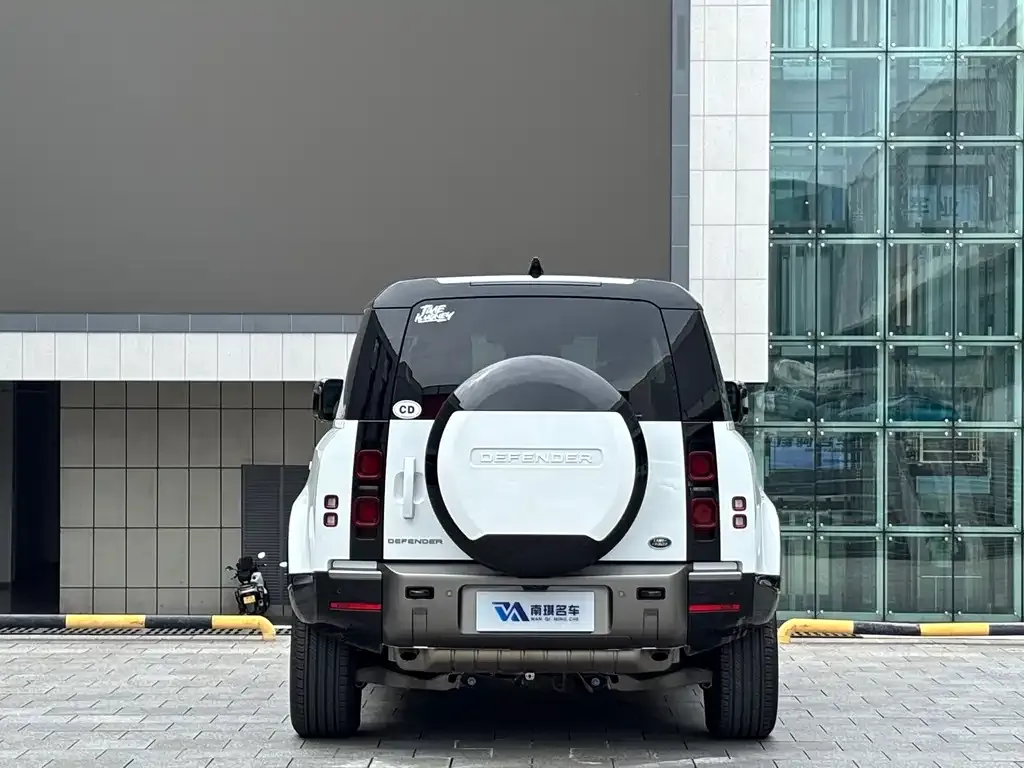Land Rover Defender — фото 10