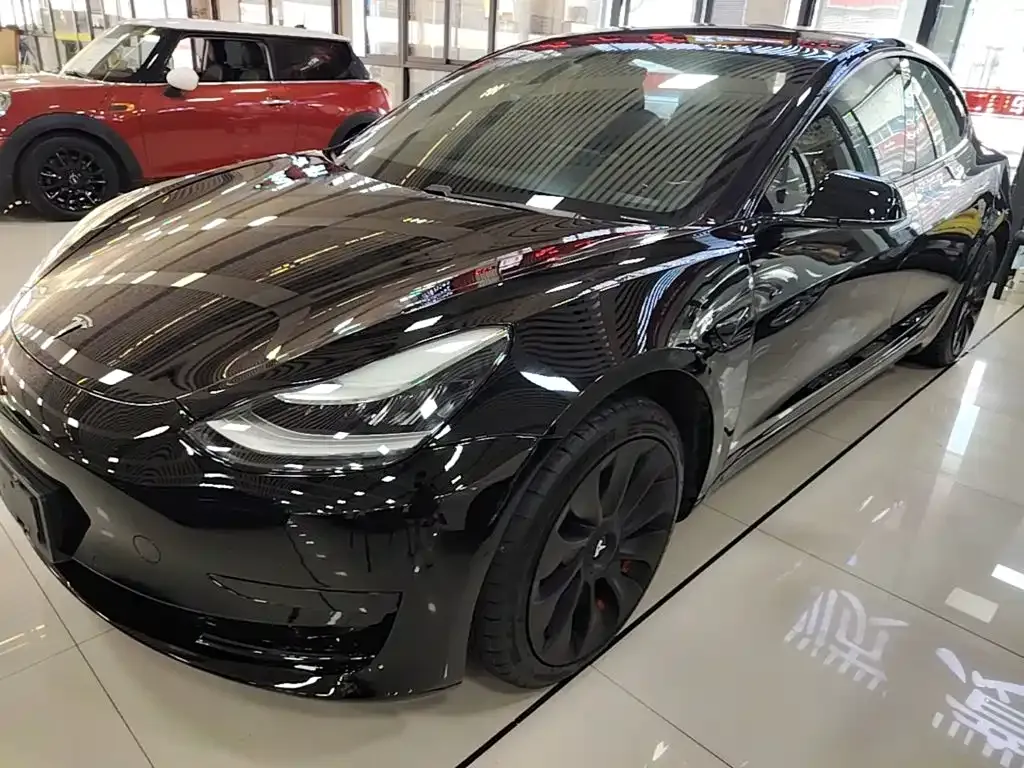 Tesla Model 3 — фото 1
