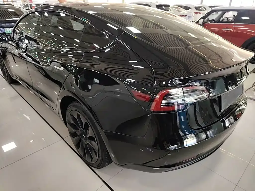 Tesla Model 3 — фото 3
